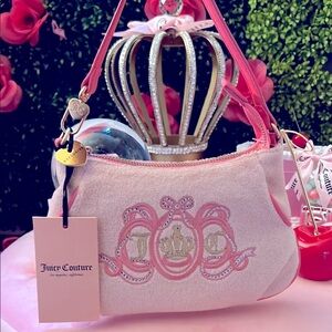 🩷🍒Juicy Couture lovers club wristlet